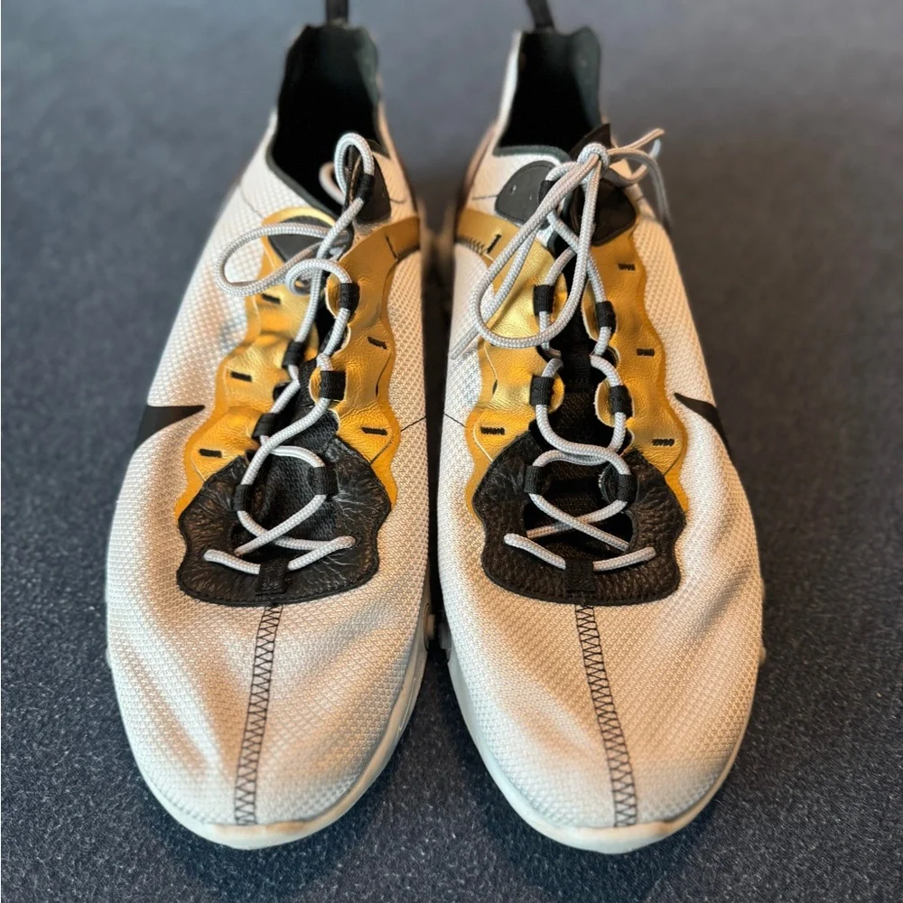Nike Running Shoes - Picture 2 of 7